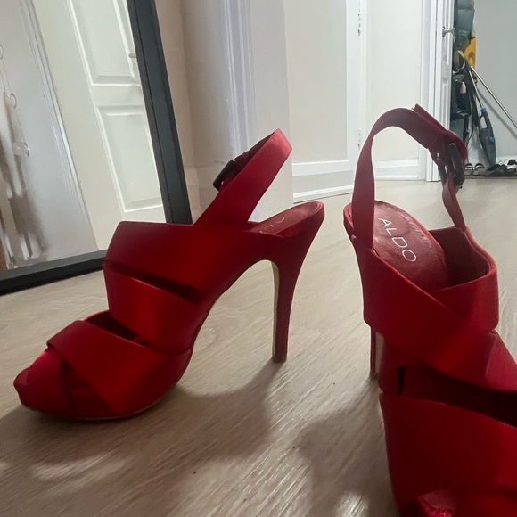 Red Aldo heels! - Picture 3 of 4